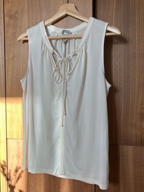H&M Office Basic Key Hole Sleeveless Top in Cream